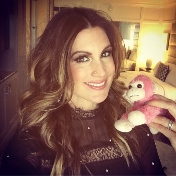 Meet your Posher, Jessica - Picture 1 of 8